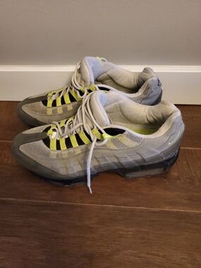 Nike Men’s Grey and Neon Yellow Air Max 95 Sneakers Size 11